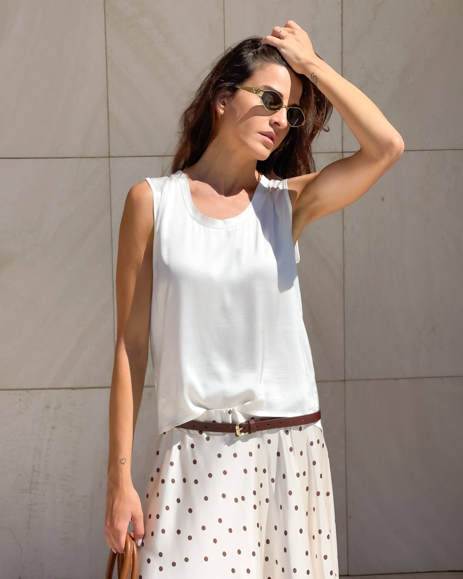 TOP SPALLA LARGA NORA IN SATIN CALCE
