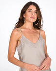 TOP ARIETE IN SATIN TORTORA