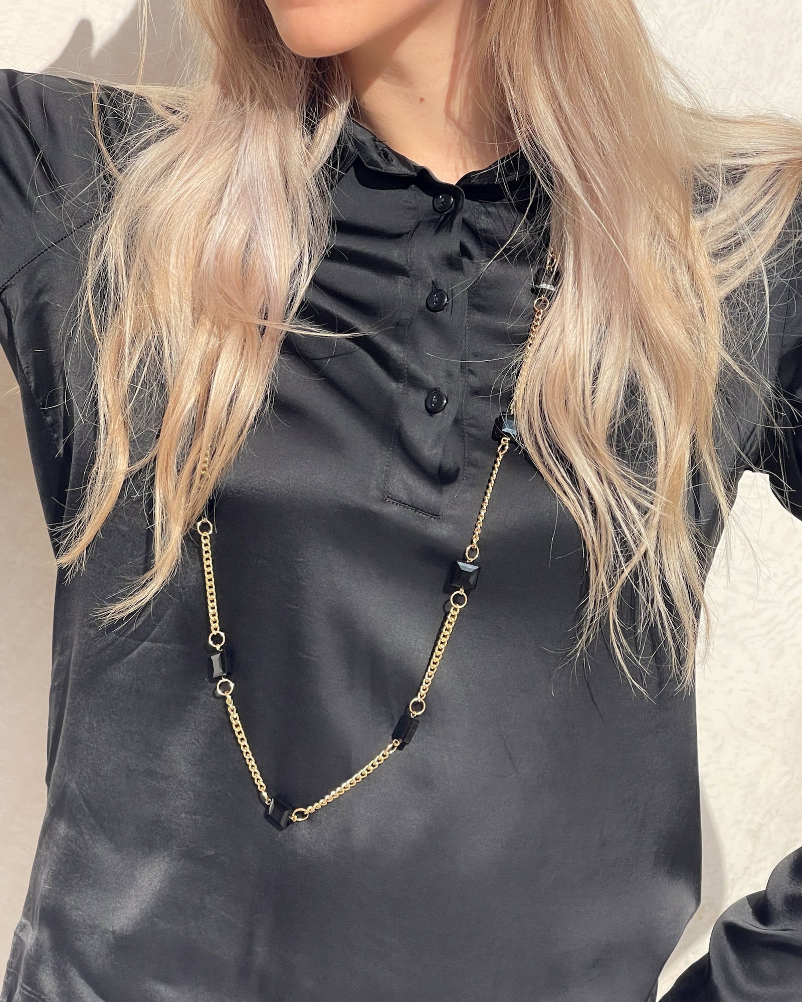 COLLANA LUNGA CON PIETRE NERE