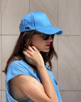 CAPPELLO CON VISIERA CELESTE