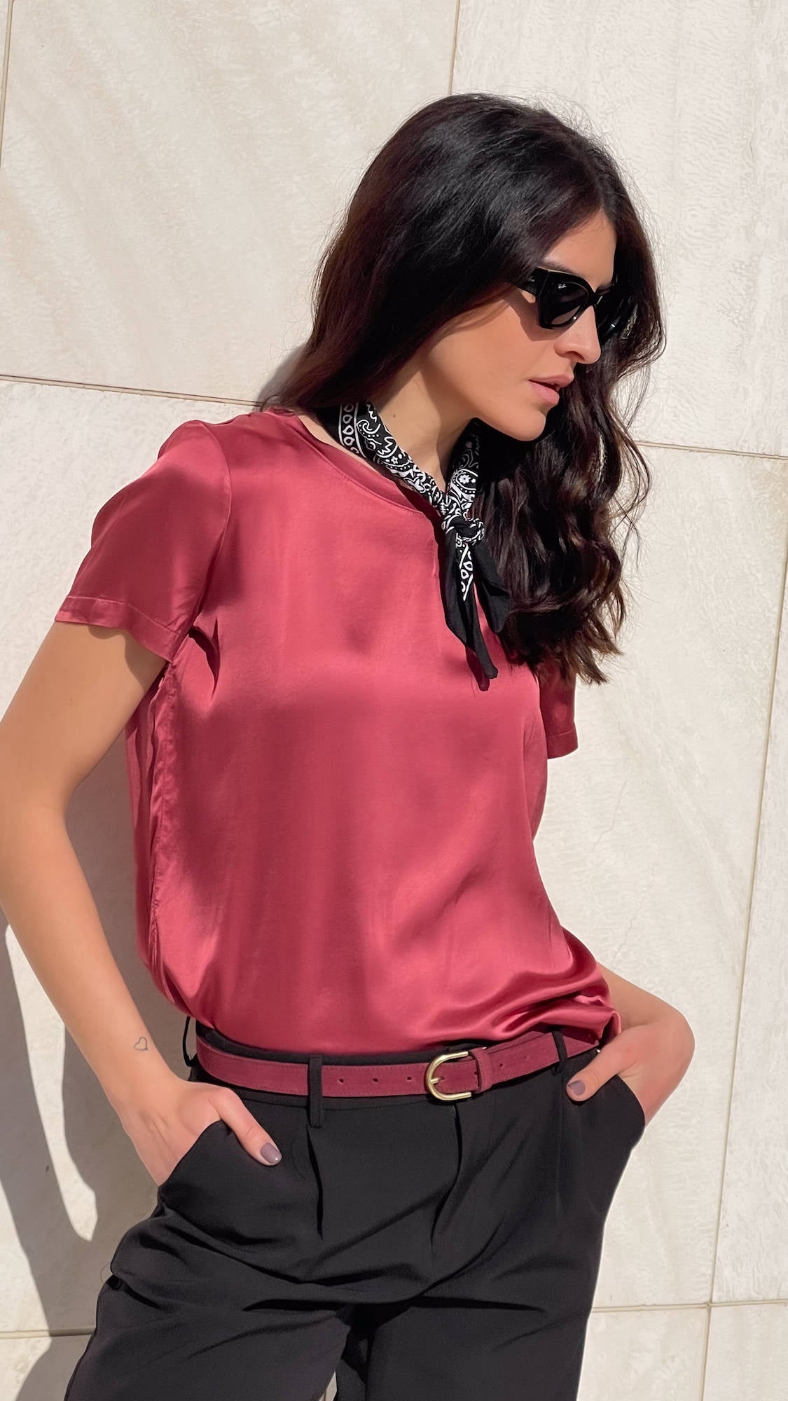T-SHIRT SATIN NORA ROJO