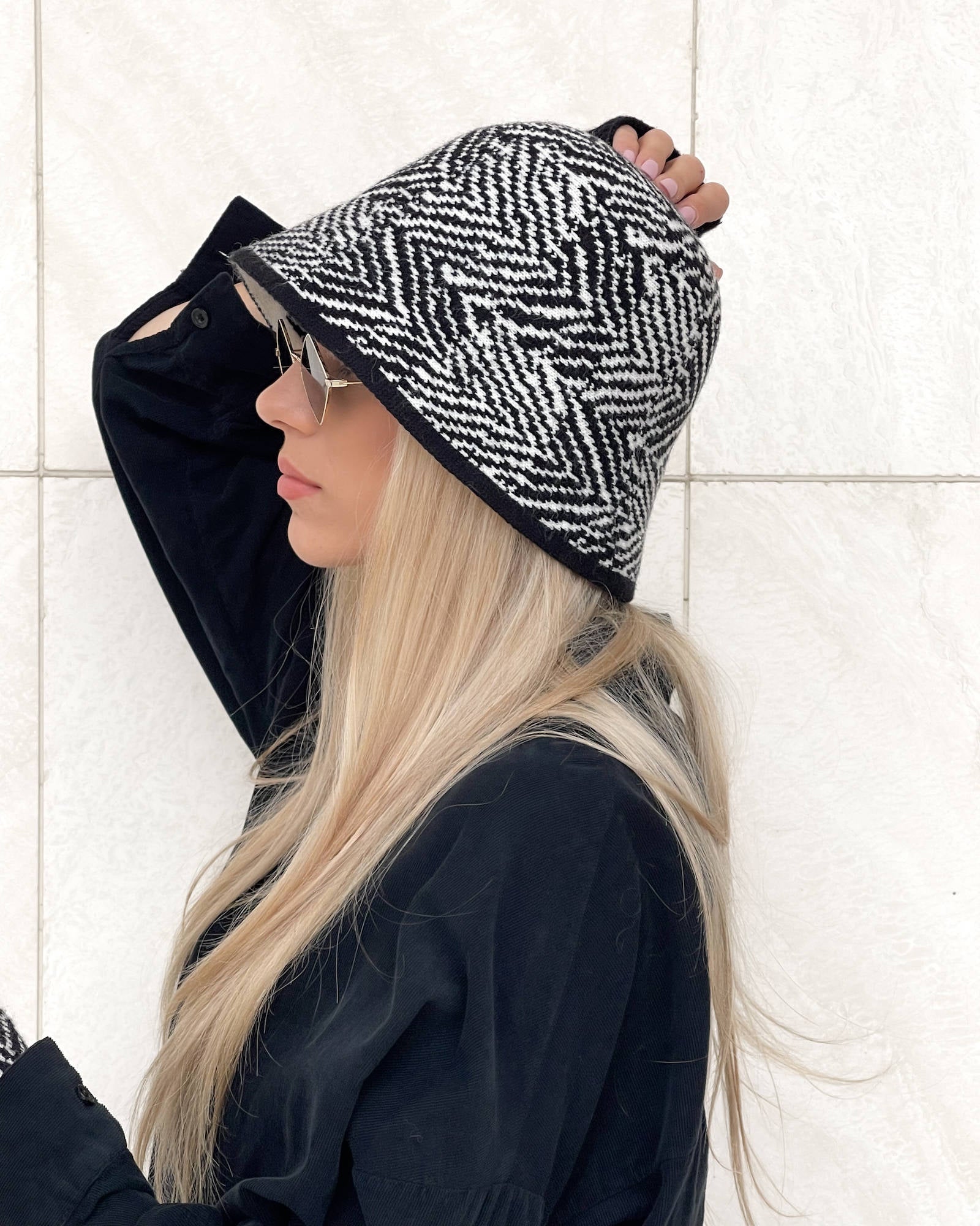 COPRICAPO CLOCHE SPINATO NERO