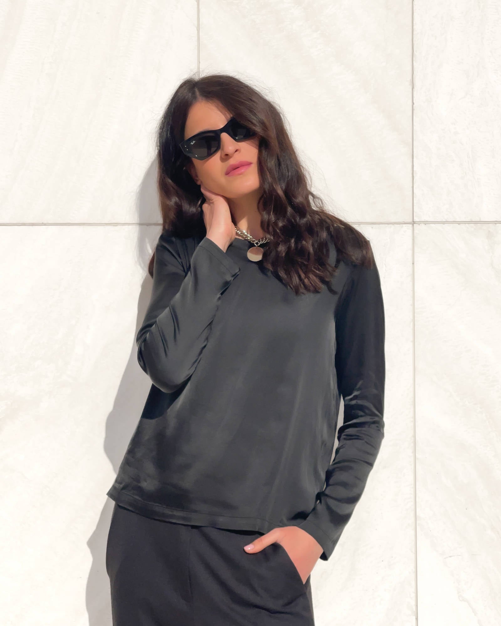 T-SHIRT SATIN NORA MANICA LUNGA NERO