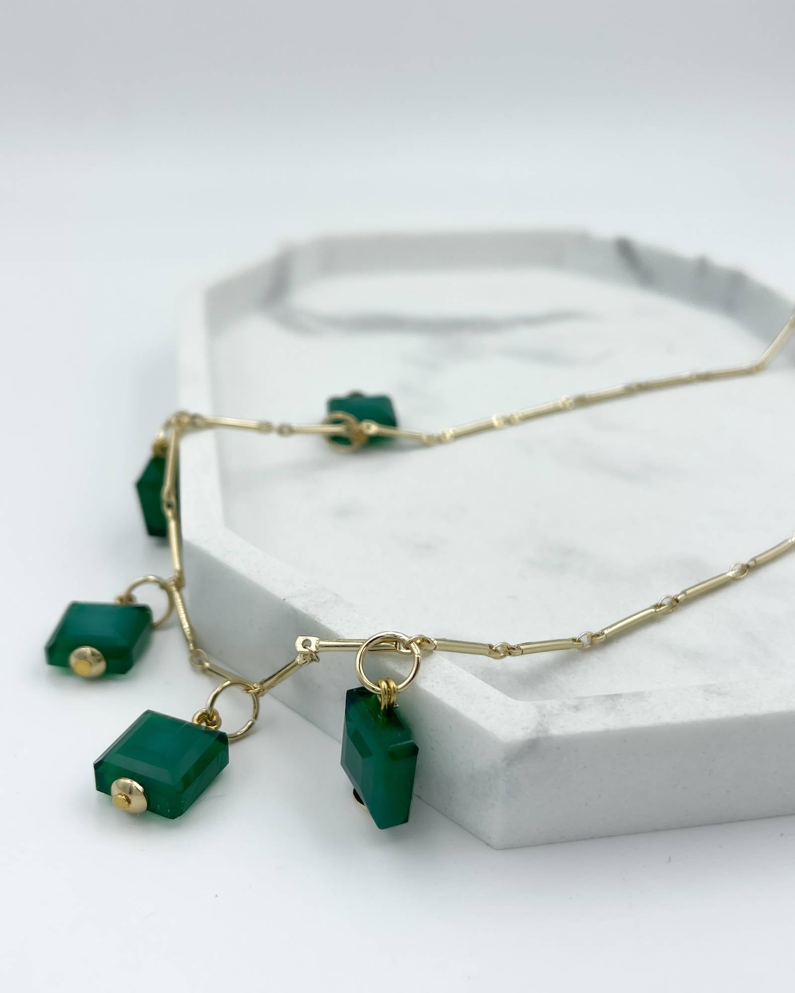 COLLANA SOTTILE CON PENDENTI SMERALDO