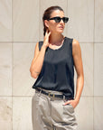 TOP SPALLA LARGA NORA IN SATIN NERO