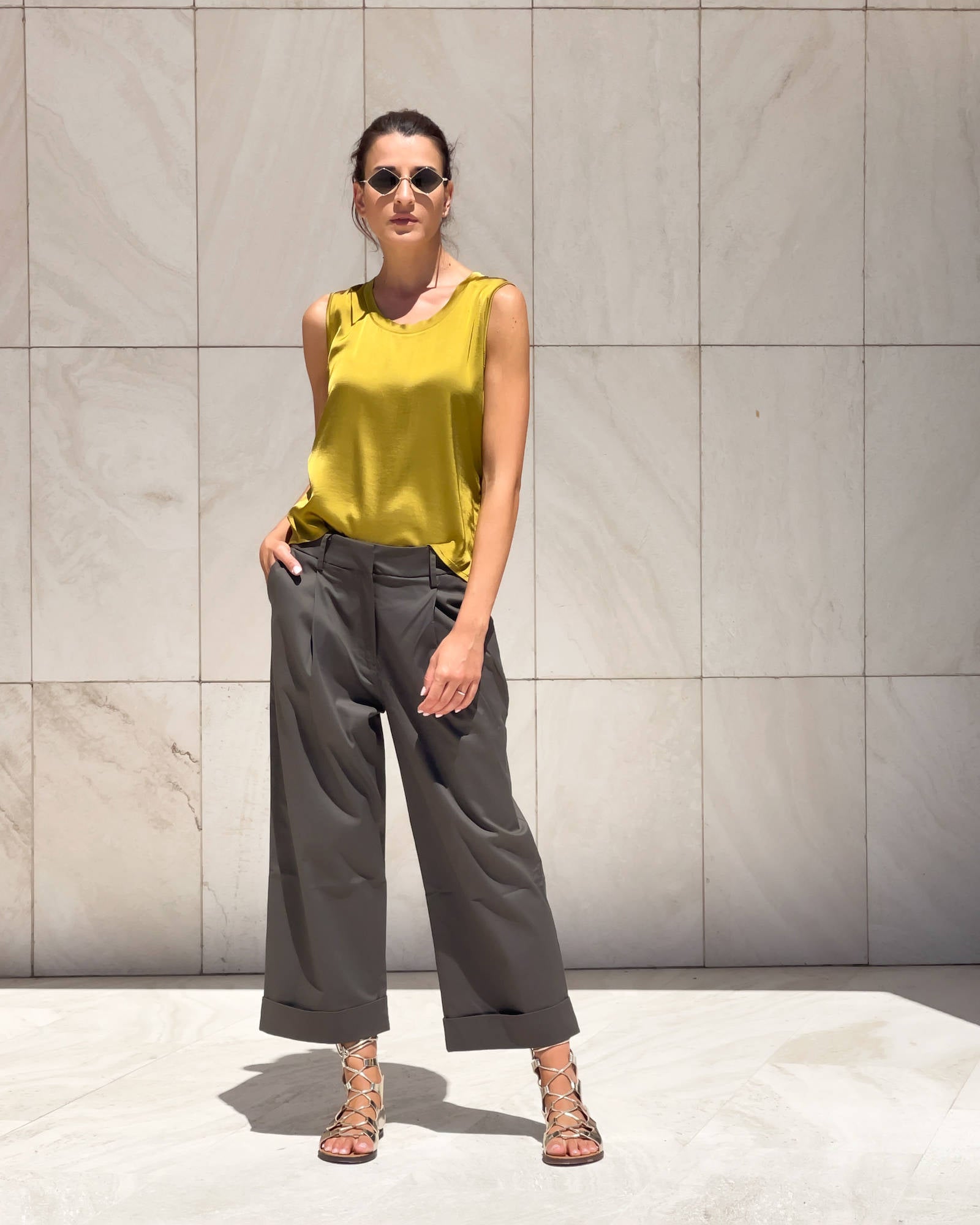 TOP SPALLA LARGA NORA IN SATIN CARDO