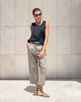 TOP SPALLA LARGA NORA IN SATIN NERO