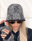 COPRICAPO CLOCHE SPINATO NERO