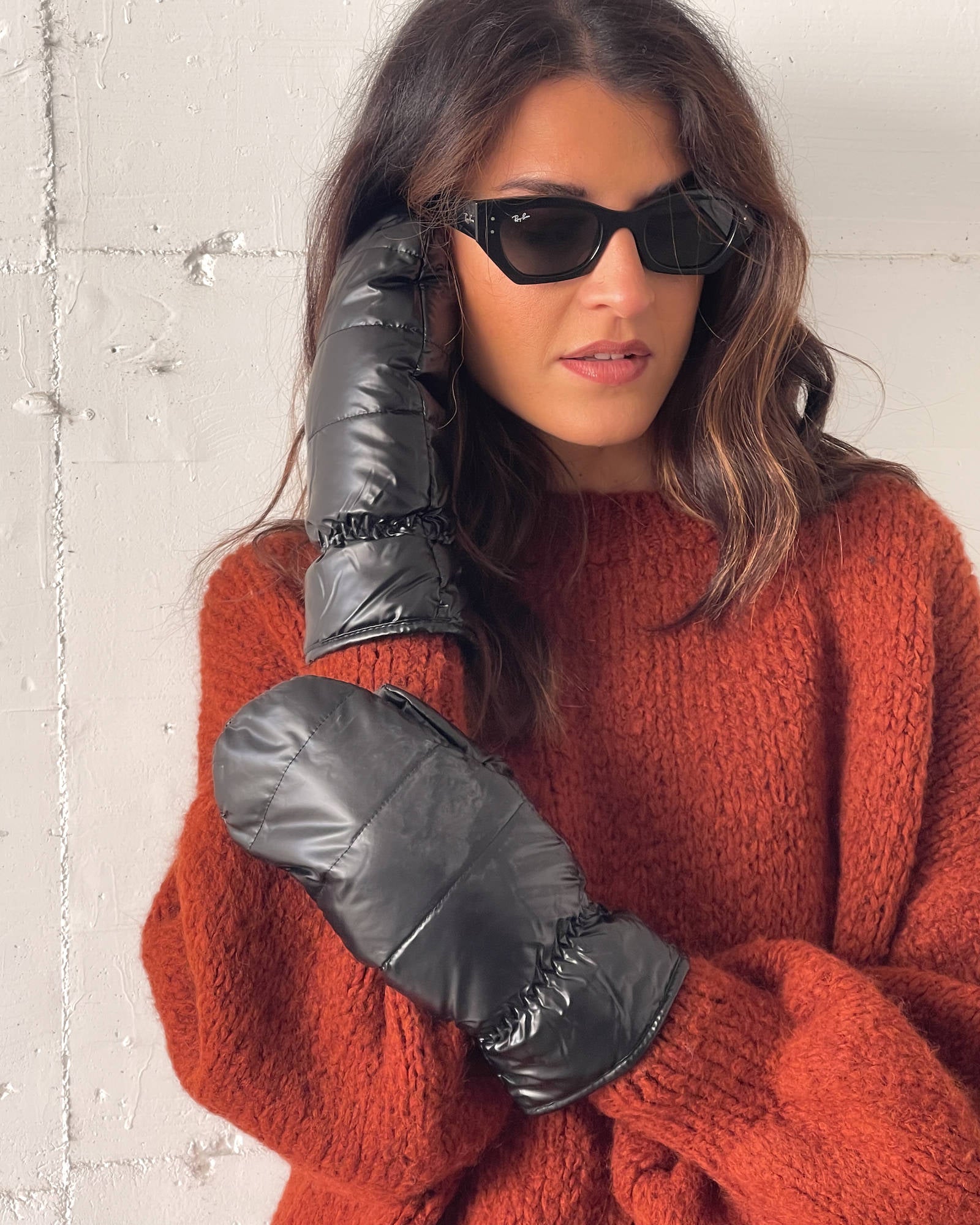 MUFFOLE IN PIUMINO NERO