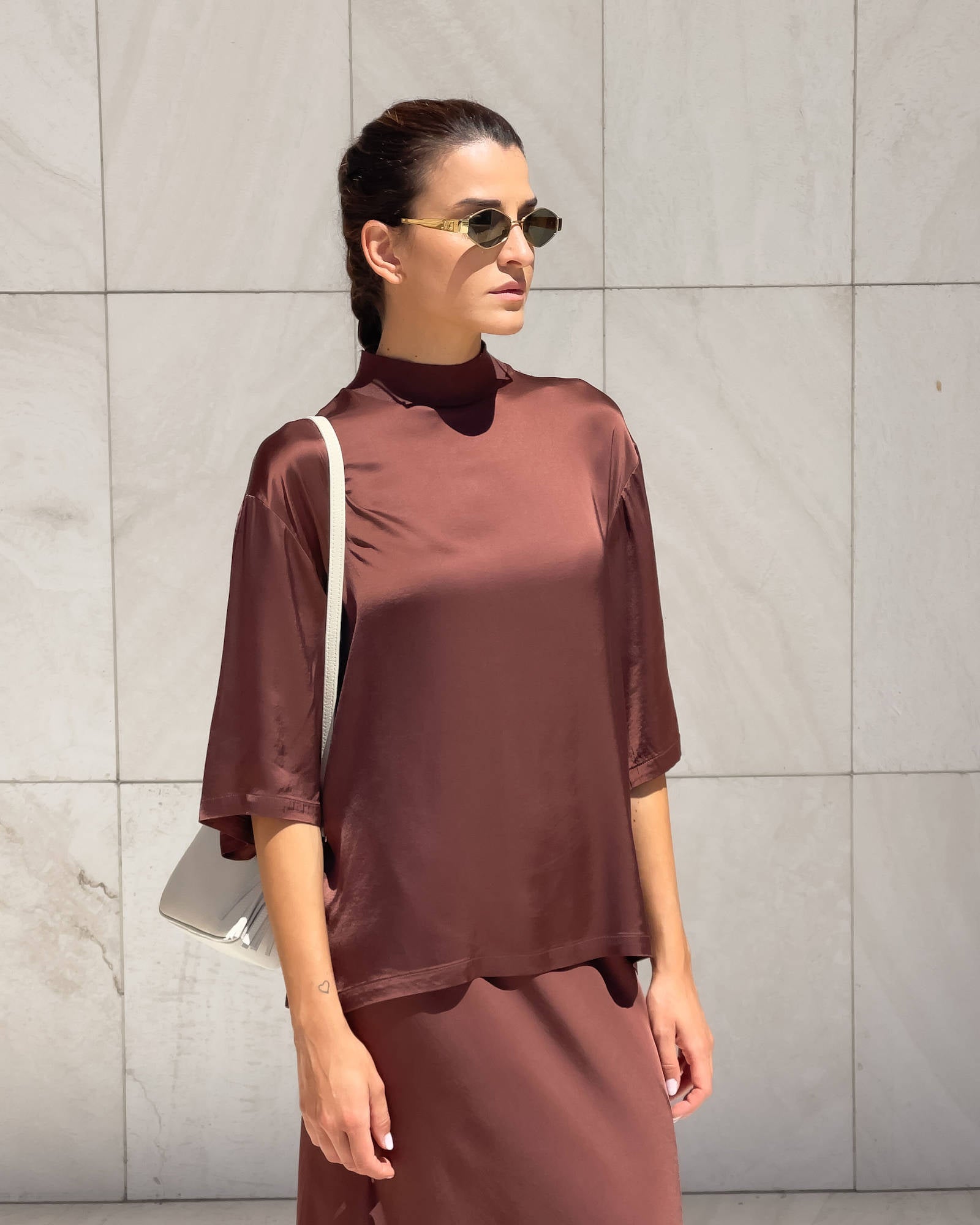 T-SHIRT OVER IN SATIN NORA BRACE