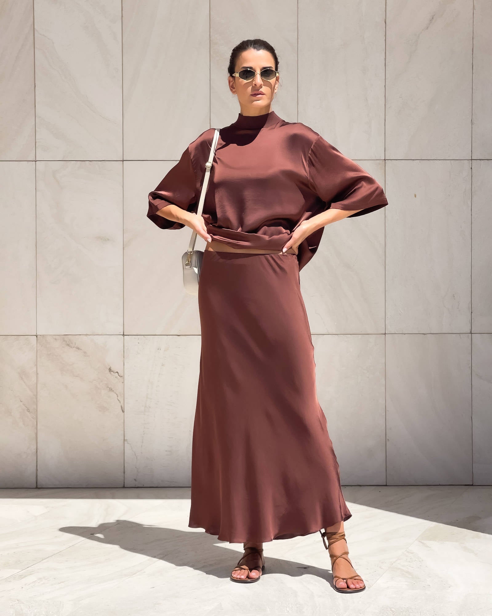 T-SHIRT OVER IN SATIN NORA BRACE