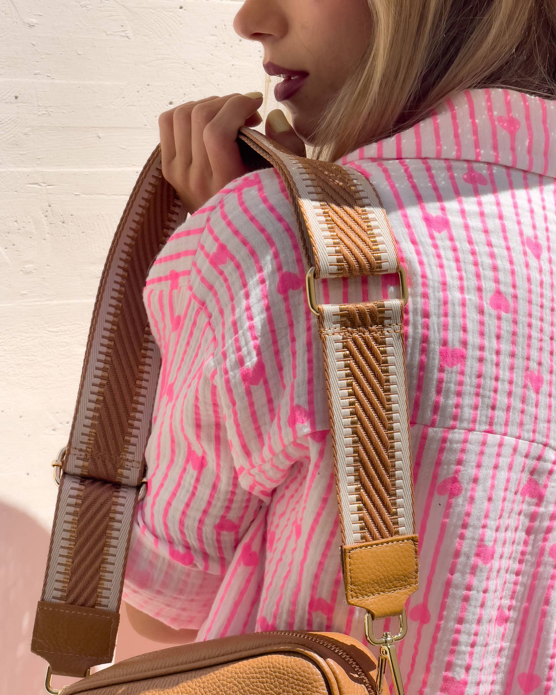 POCHETTE SOPHIA IN PELLE CON TRACOLLA OMAGGIO COGNAC