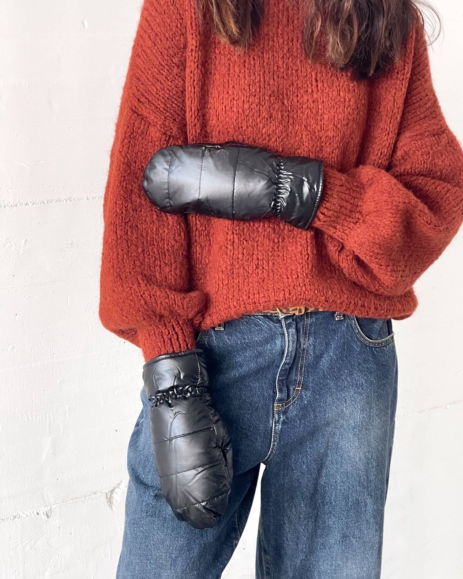 MUFFOLE IN PIUMINO NERO