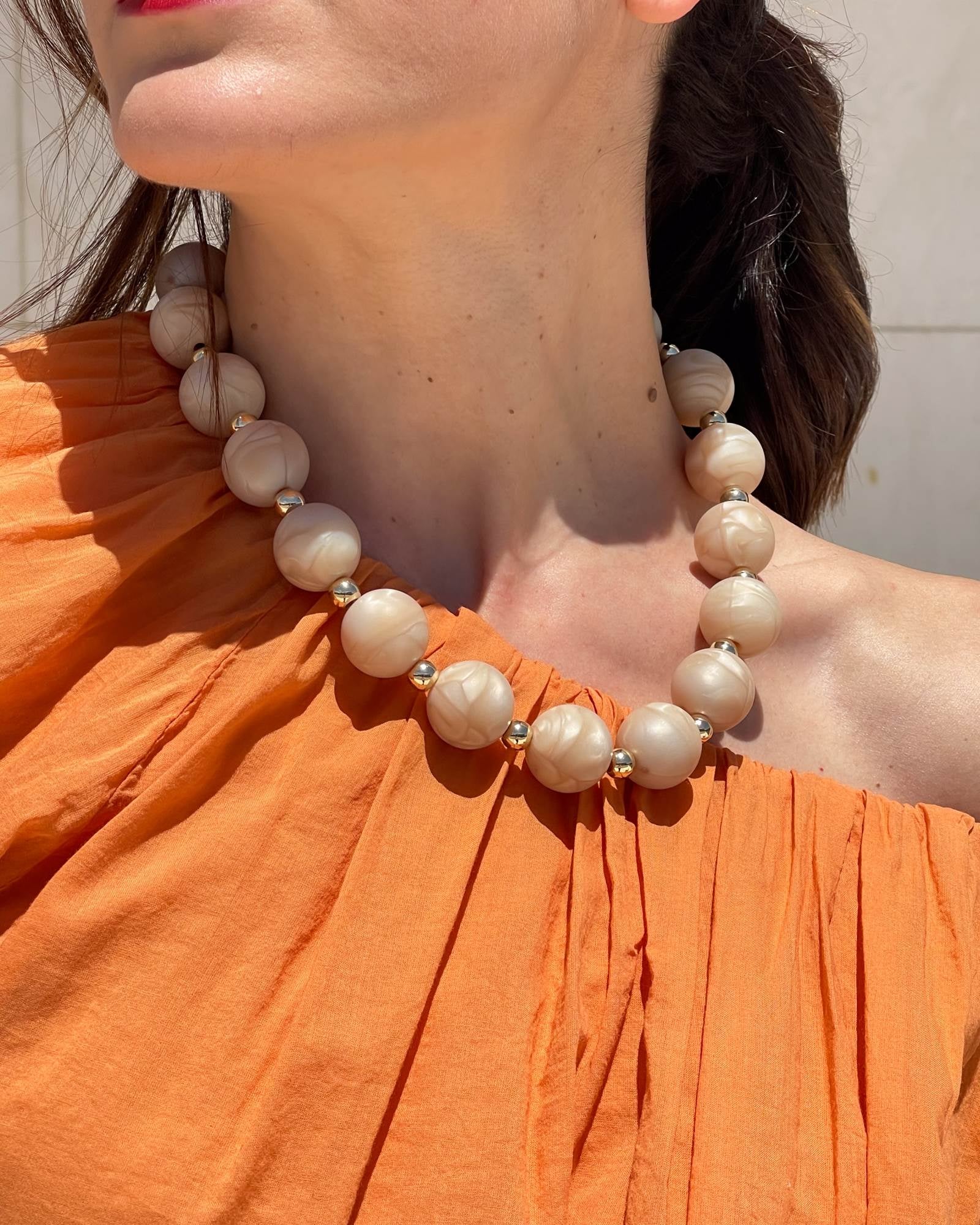 COLLANA GIROCOLLO PERLE BEIGE MARMO