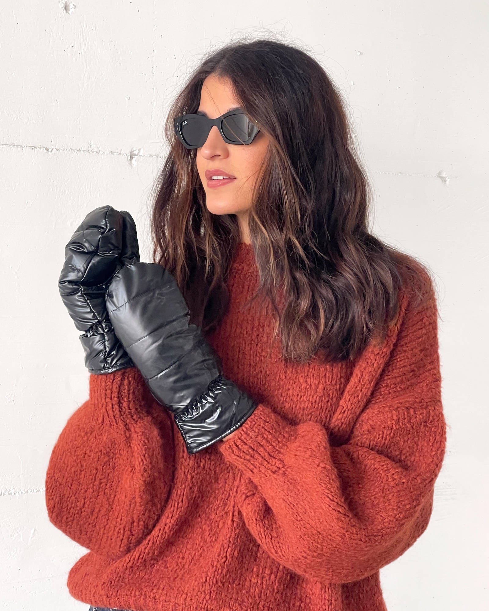 MUFFOLE IN PIUMINO NERO