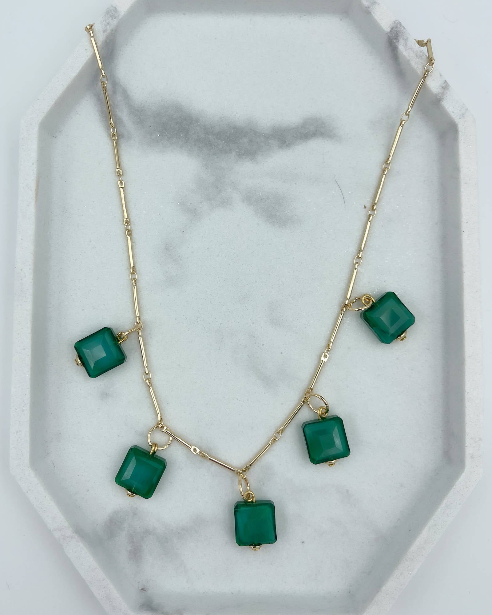 COLLANA SOTTILE CON PENDENTI SMERALDO