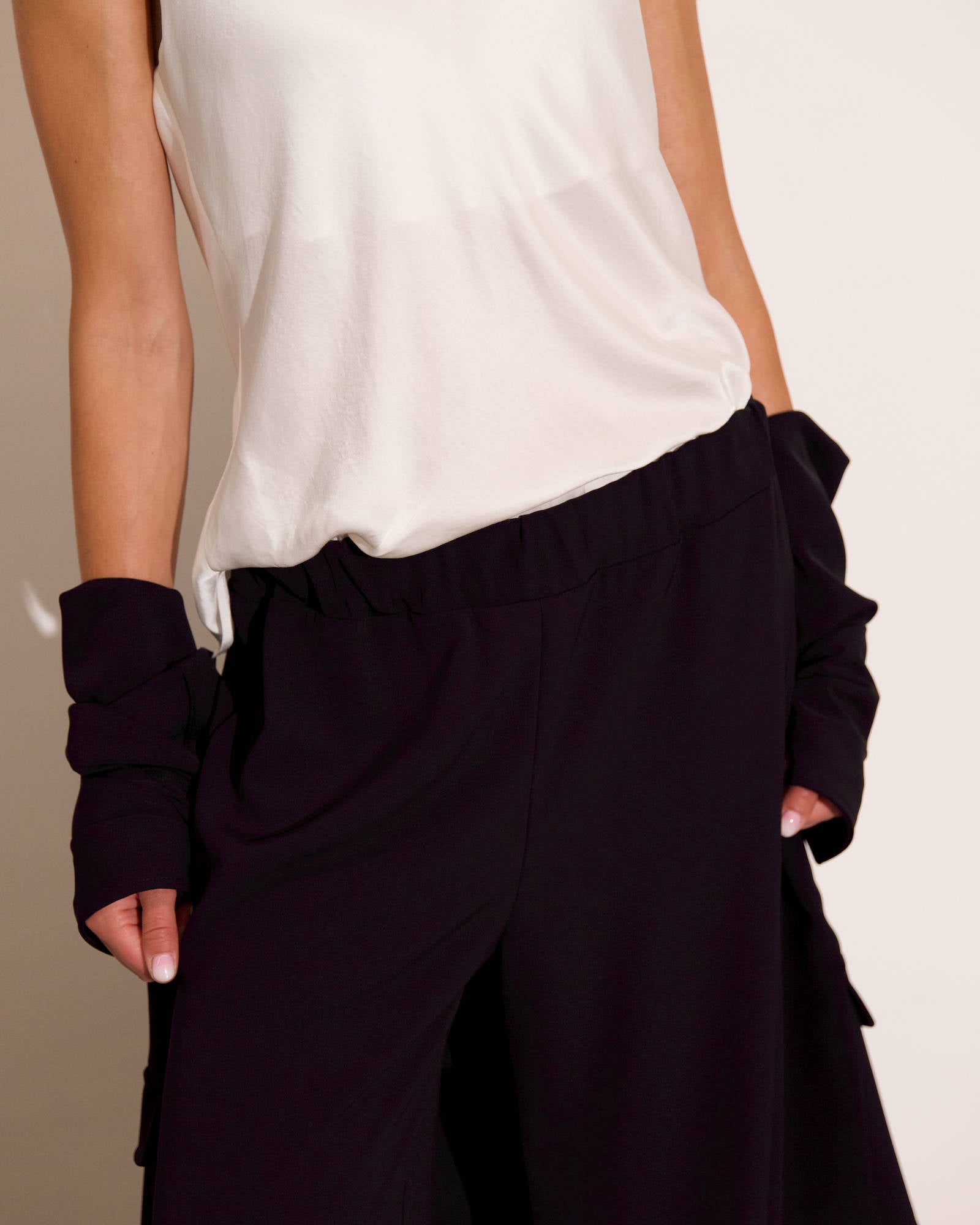 TOP CANOTTA NORA IN SATIN CALCE