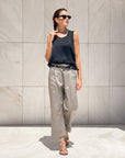TOP SPALLA LARGA NORA IN SATIN NERO