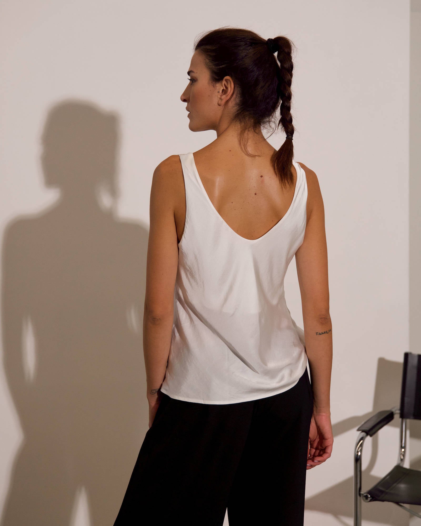 TOP CANOTTA NORA IN SATIN CALCE
