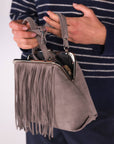 BORSA ESCAPE CON FRANGE GRIGIO