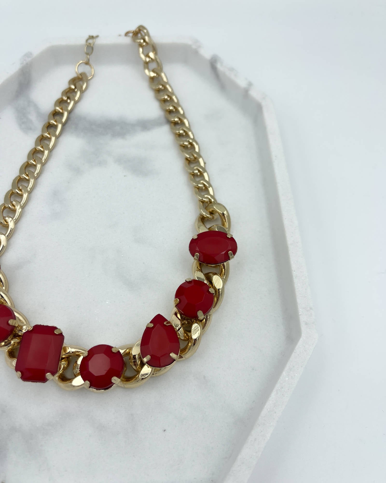 GIROCOLLO CON PIETRE ROSSE