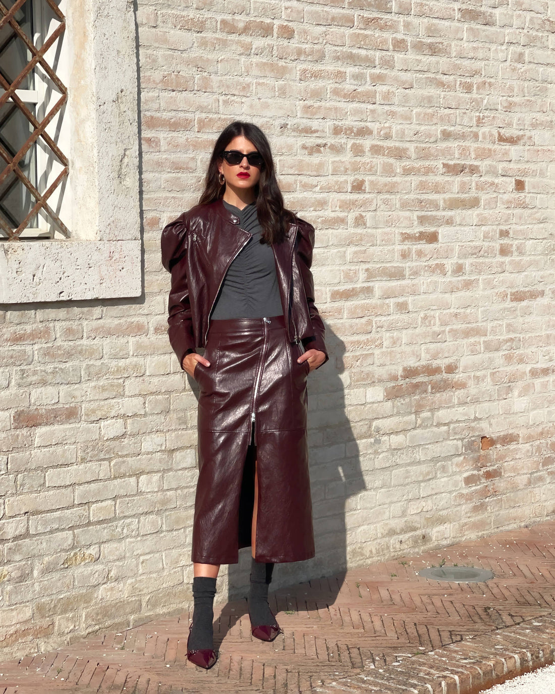 Ecopelle Abbinare Pantaloni Di Pelle Bordeaux Ecopelle Nera Gonne