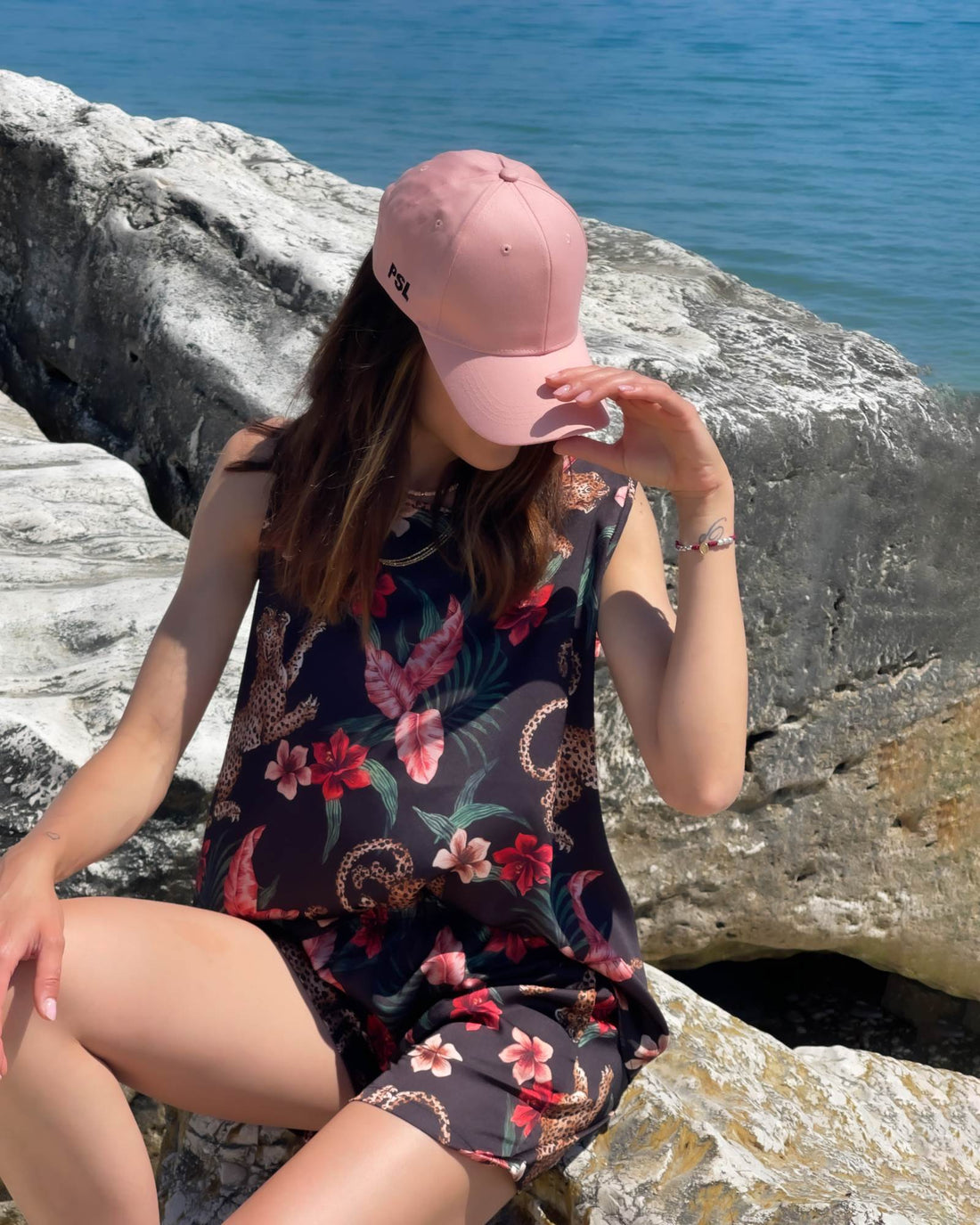 CAPPELLO CON VISIERA ROSA