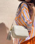 POCHETTE SOPHIA IN PELLE CON TRACOLLA OMAGGIO BEIGE