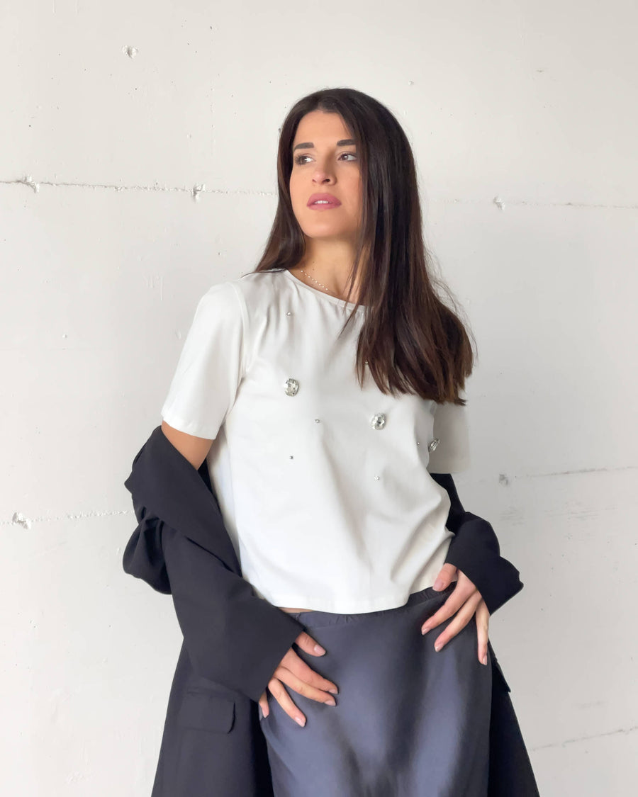 TSHIRT GENNY CROPPED CON CASTONI BIANCO