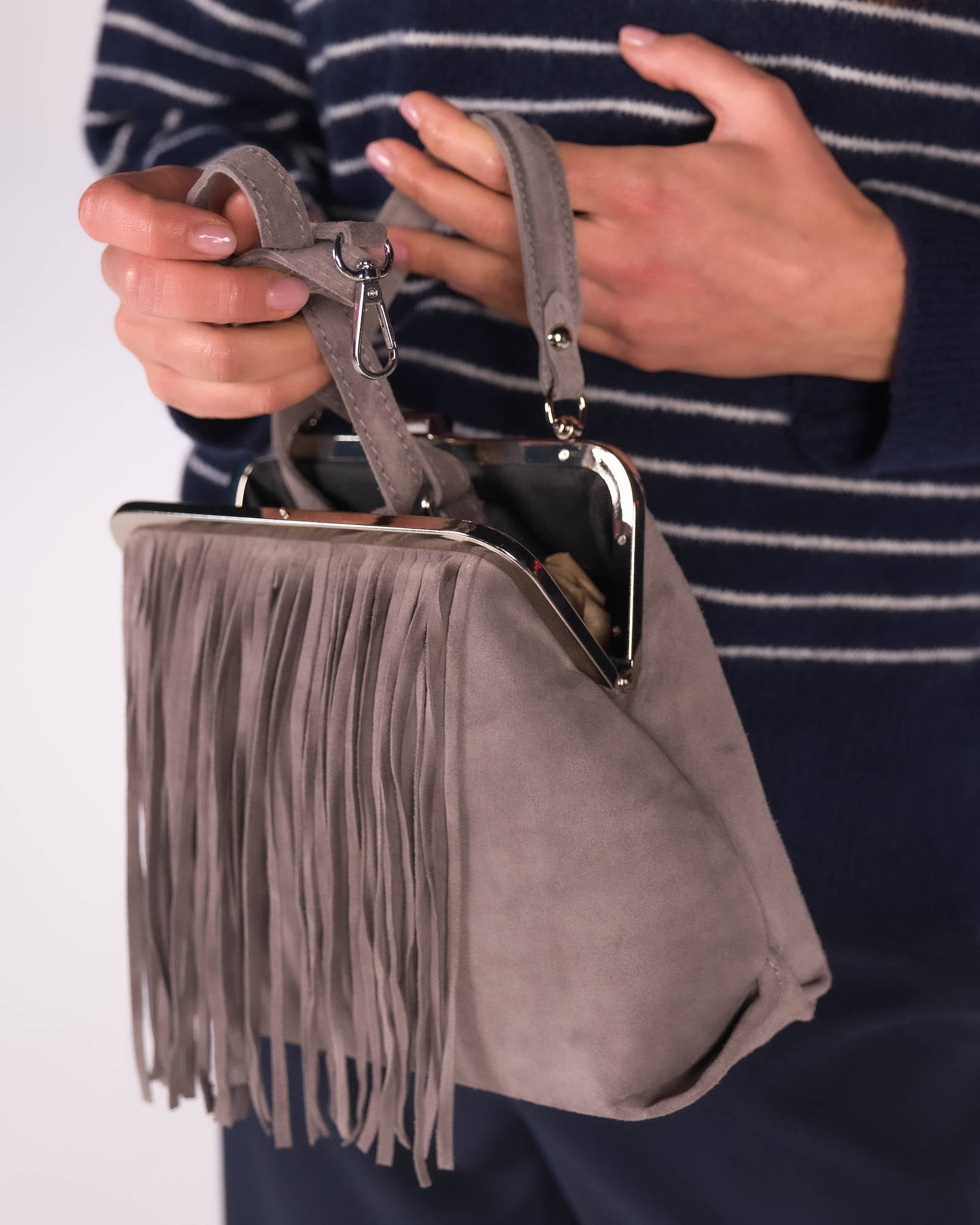 BORSA ESCAPE CON FRANGE GRIGIO