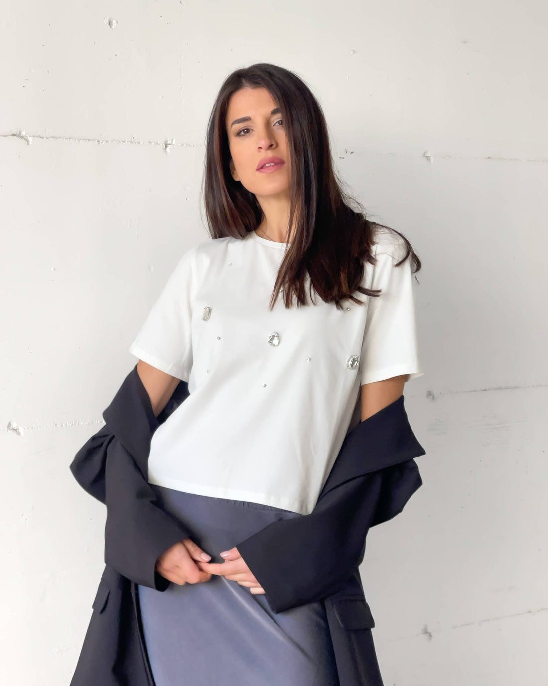 TSHIRT GENNY CROPPED CON CASTONI BIANCO